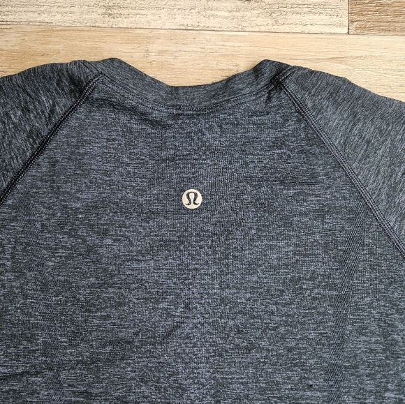 Lululrmon Navy Blue Swiftly Tech Tshirt Women's Size 8 - Picture 6 of 10
